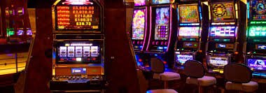 Live dealer studio setup for Erek Erek on candu slot